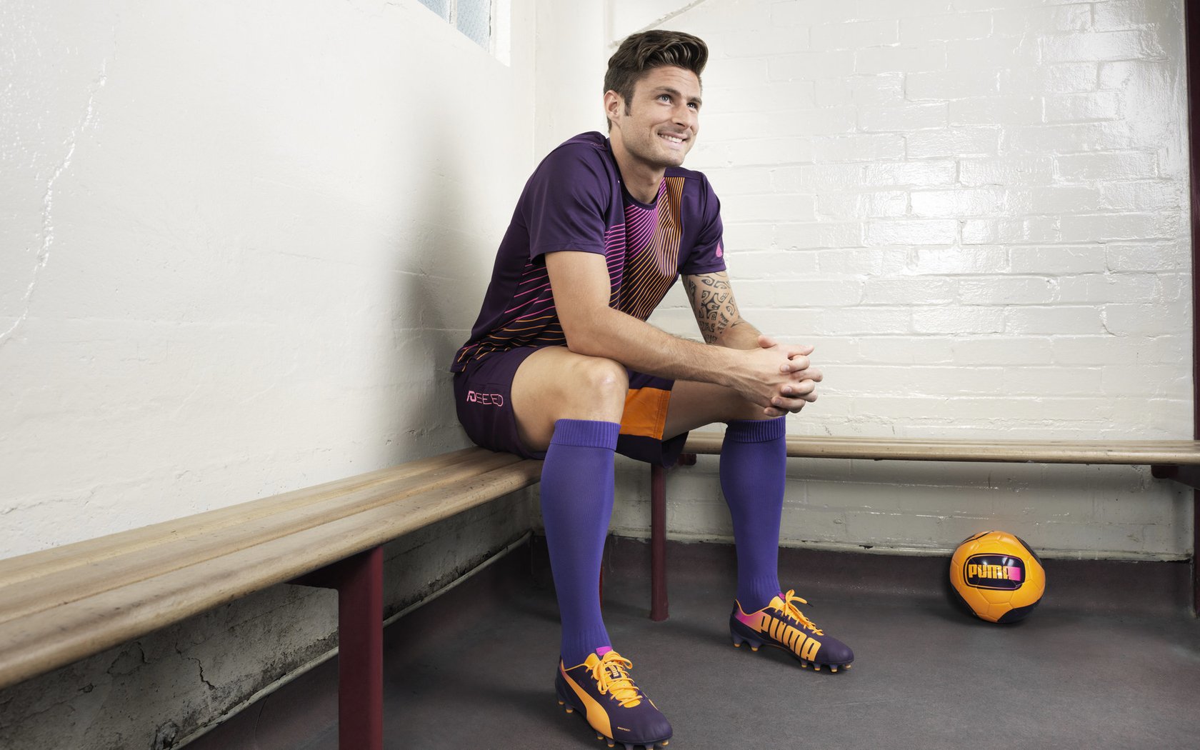 海底探险潜水比赛，领略海底珊瑚礁的奇幻景色，海底潜水视频素材